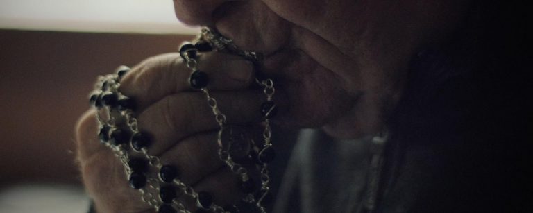 Nyt Netflixissä: tositarina papista, joka ryhtyy manaajaksi