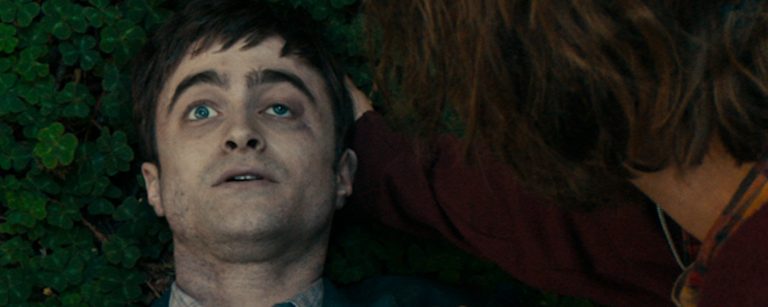 Tänään leffateattereissa: Daniel ”Harry Potter” Radcliffe esittää ruumista koko elokuvan ajan